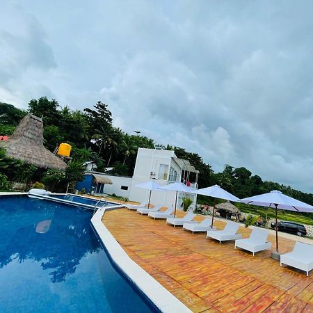 Three Queen Villa And Homestay Waikabubak Exterior foto
