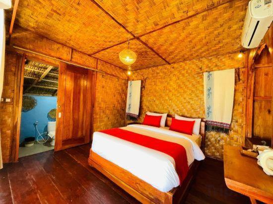 Three Queen Villa And Homestay Waikabubak Exterior foto