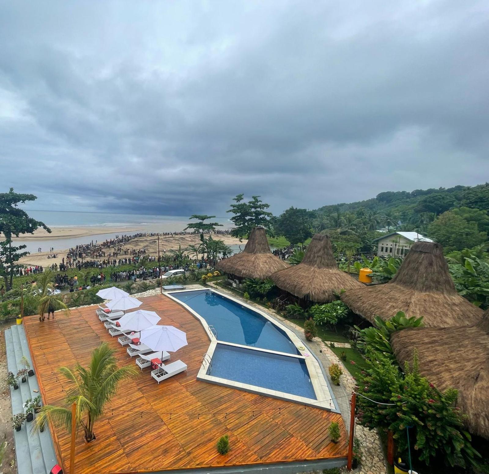 Three Queen Villa And Homestay Waikabubak Exterior foto
