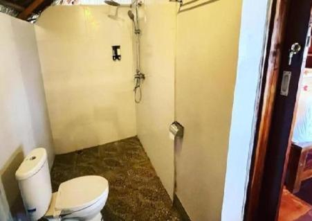 Three Queen Villa And Homestay Waikabubak Exterior foto
